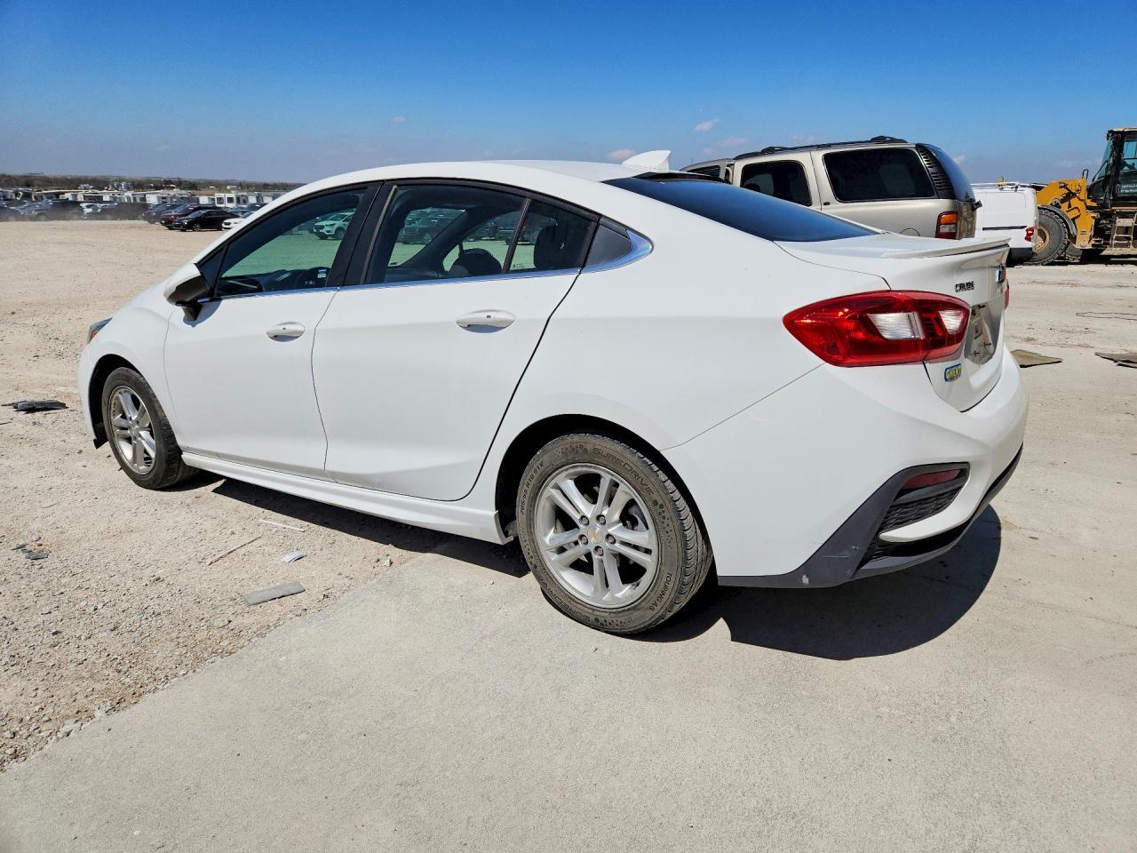 2017 Chevrolet Cruze Lt - Фото 2