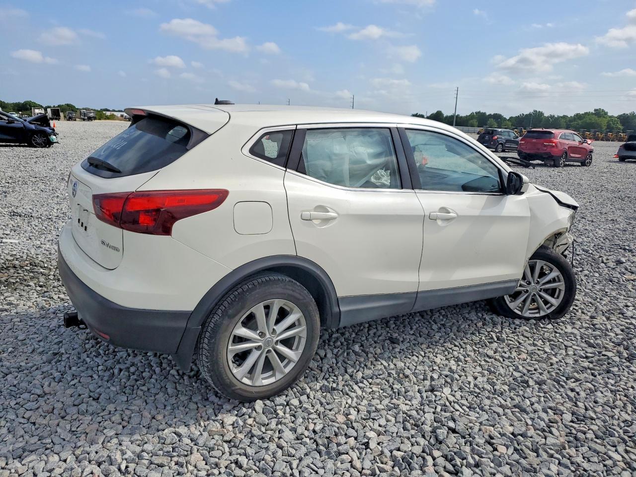 2017 Nissan Rogue Sport S - Image 3