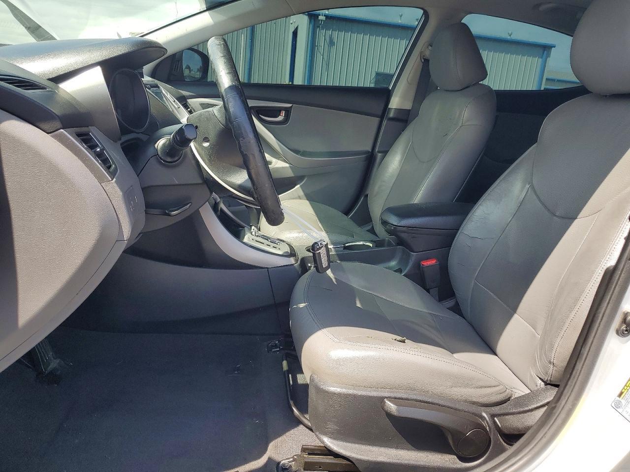 2012 Hyundai Elantra Limited - Image 7