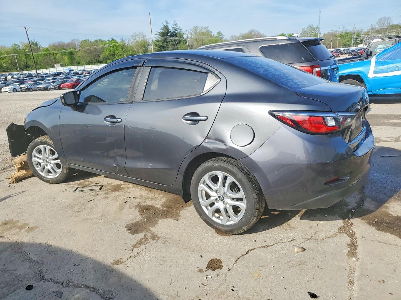 2018 Toyota Yaris Ia Base - Фото 2