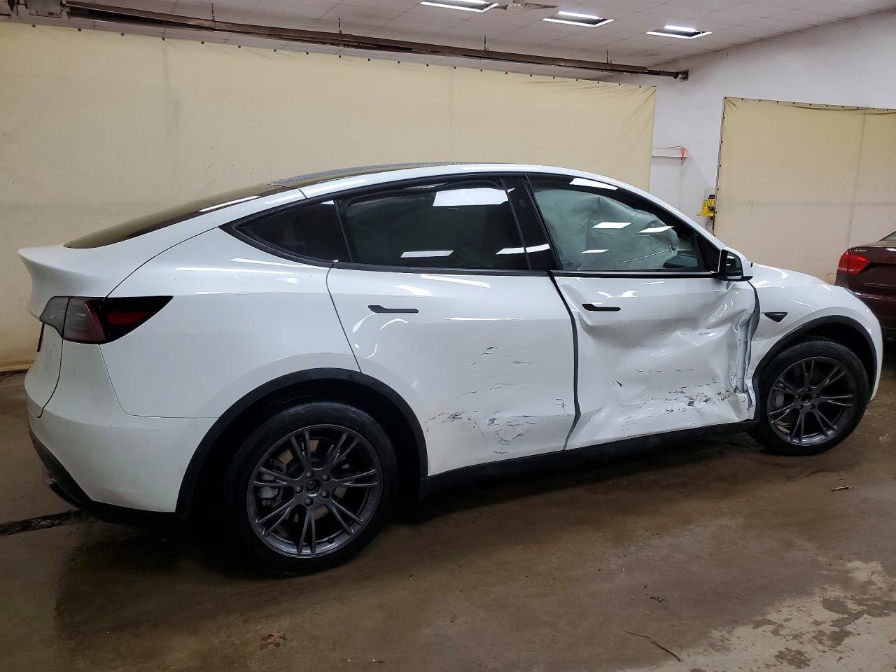 2024 Tesla Model Y - Image 3