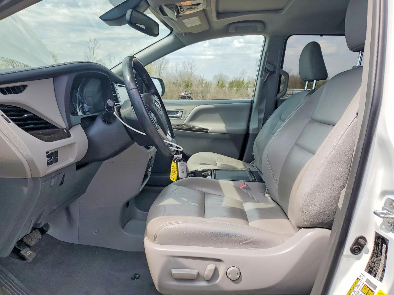 2019 Toyota Sienna Xle 8-Passenger - Фото 7