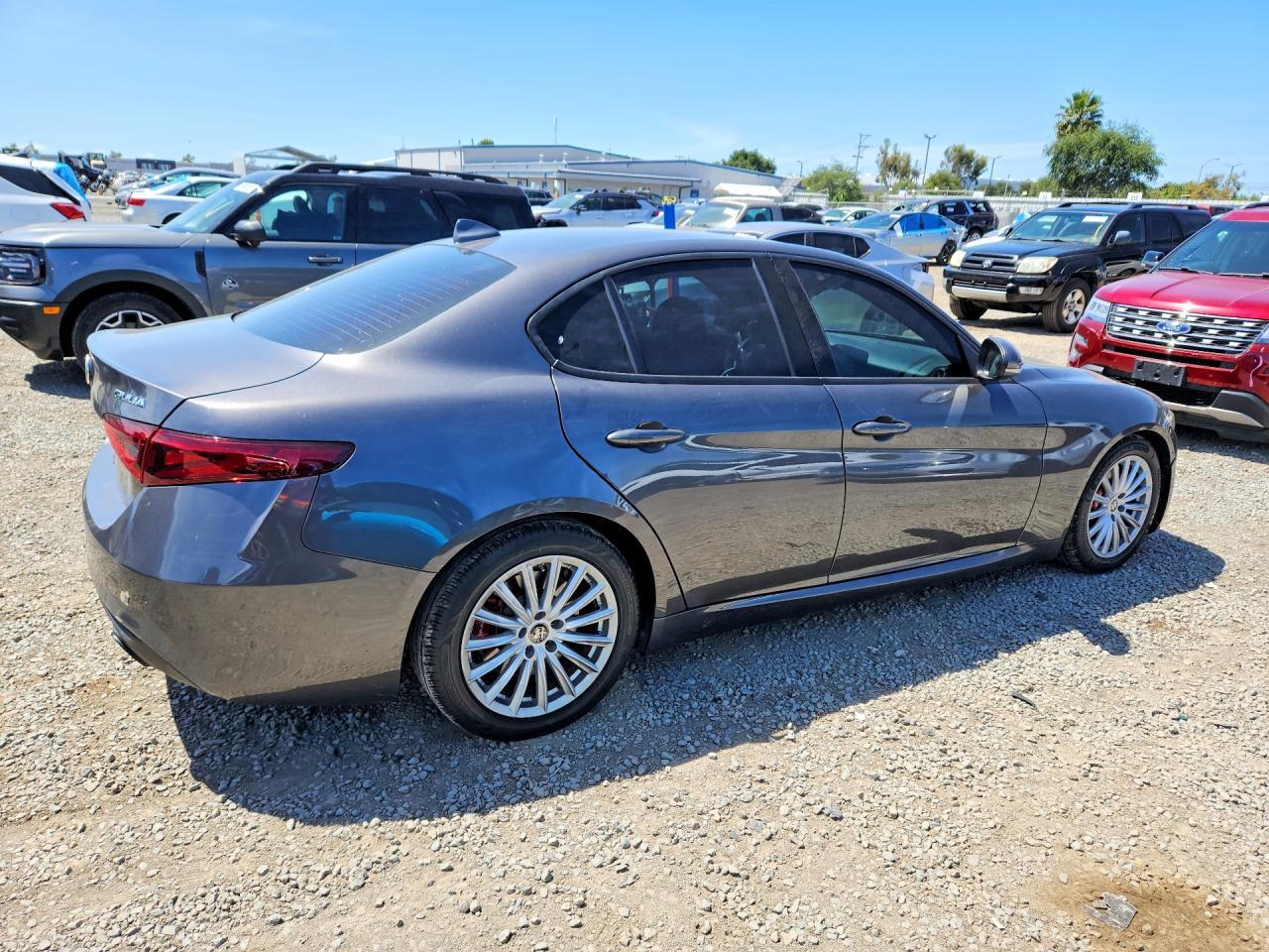 2022 Alfa Romeo Giulia - Image 3