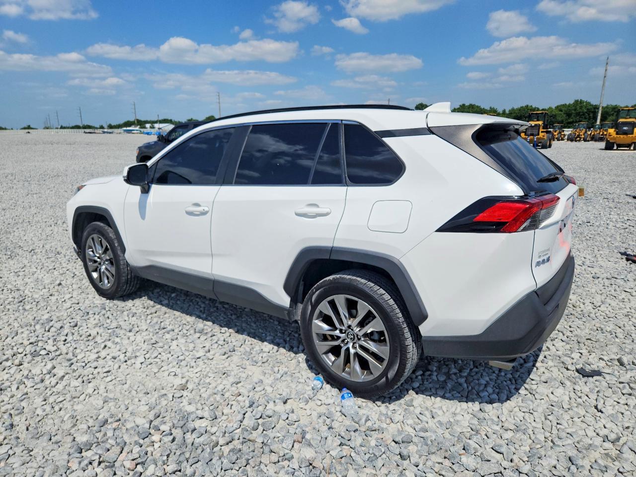 2020 Toyota Rav4 Xle Premium - Фото 2