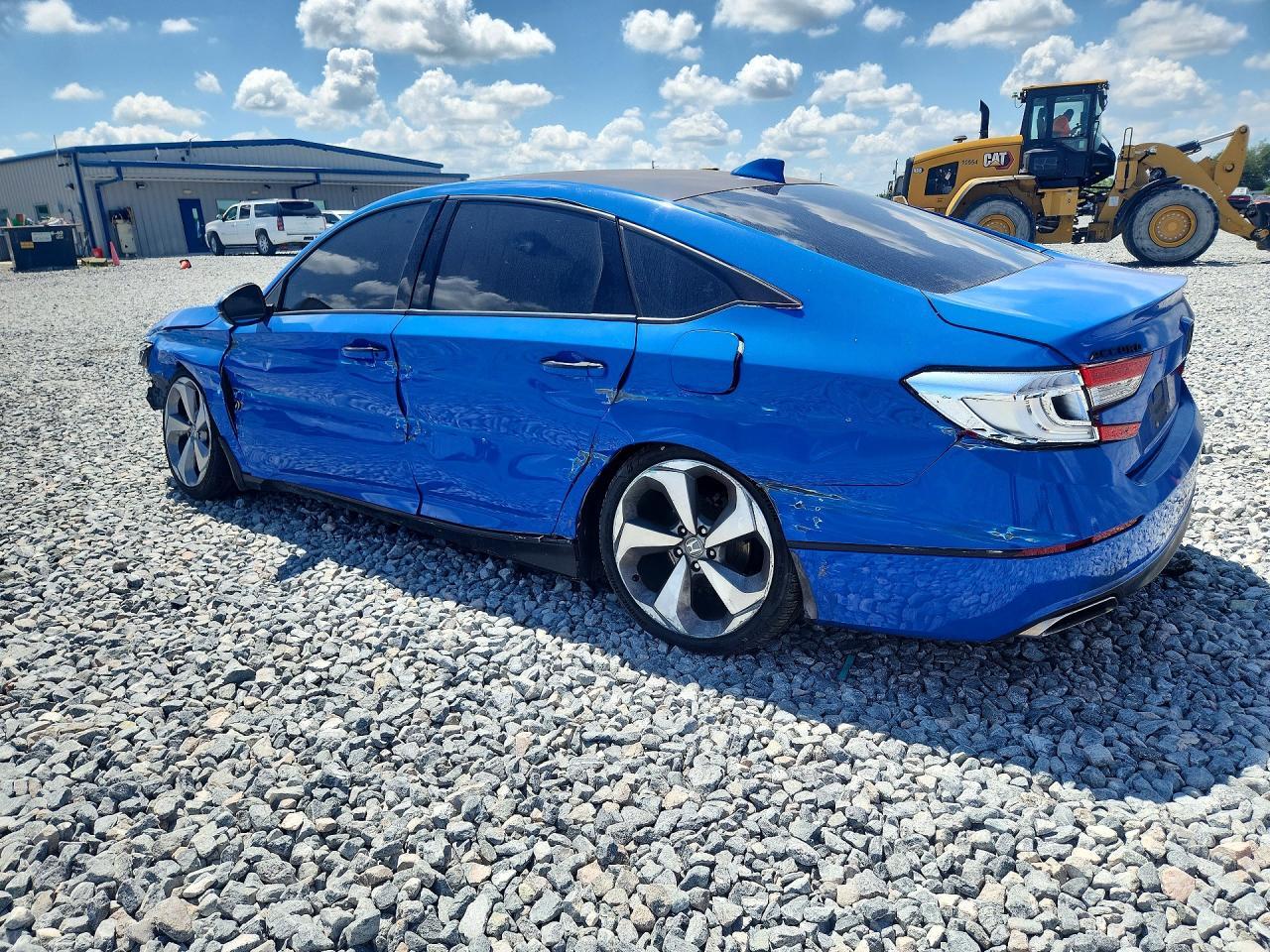 2018 Honda Accord Touring - Image 2