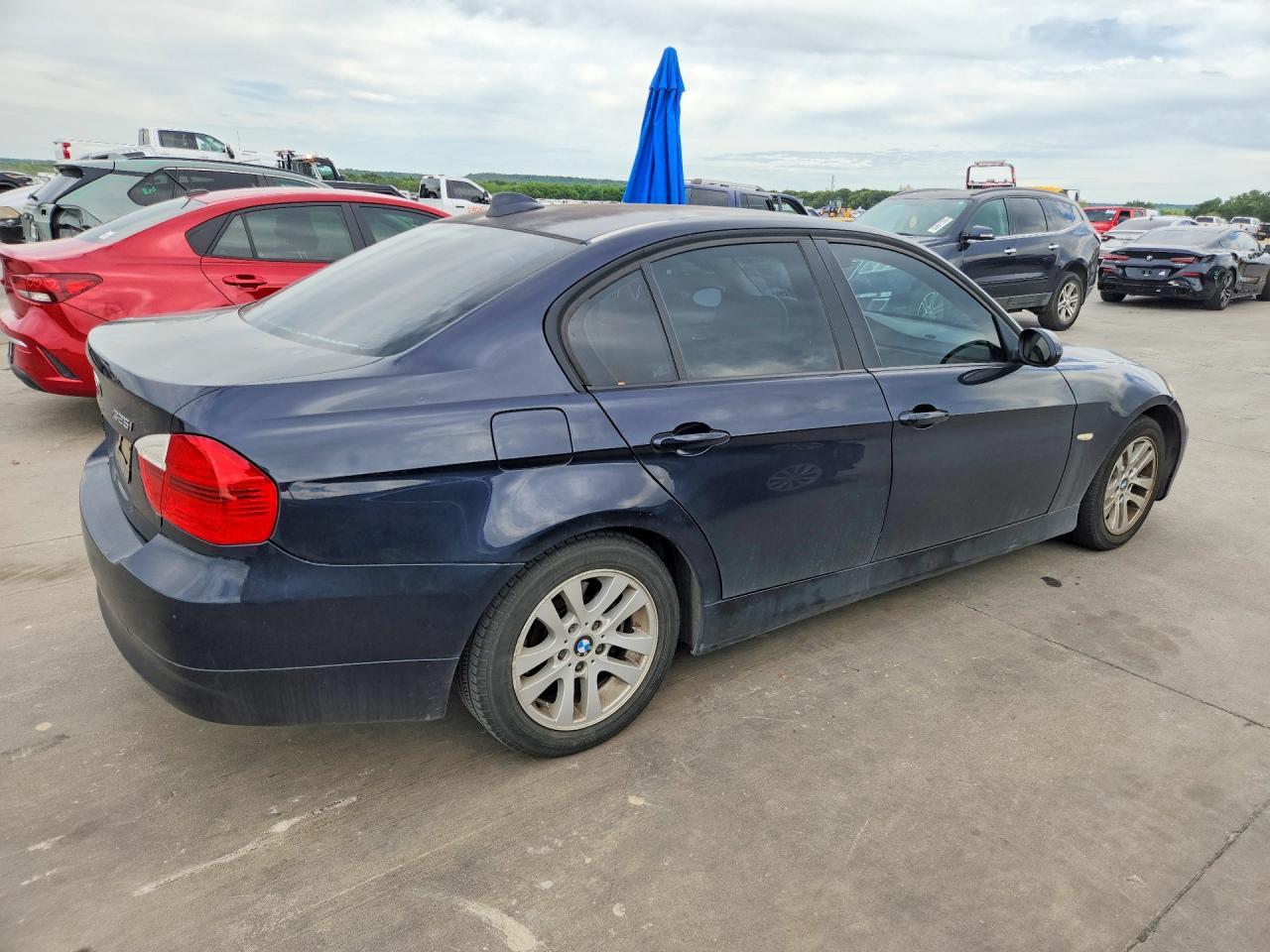 2006 BMW 325 I - Image 3