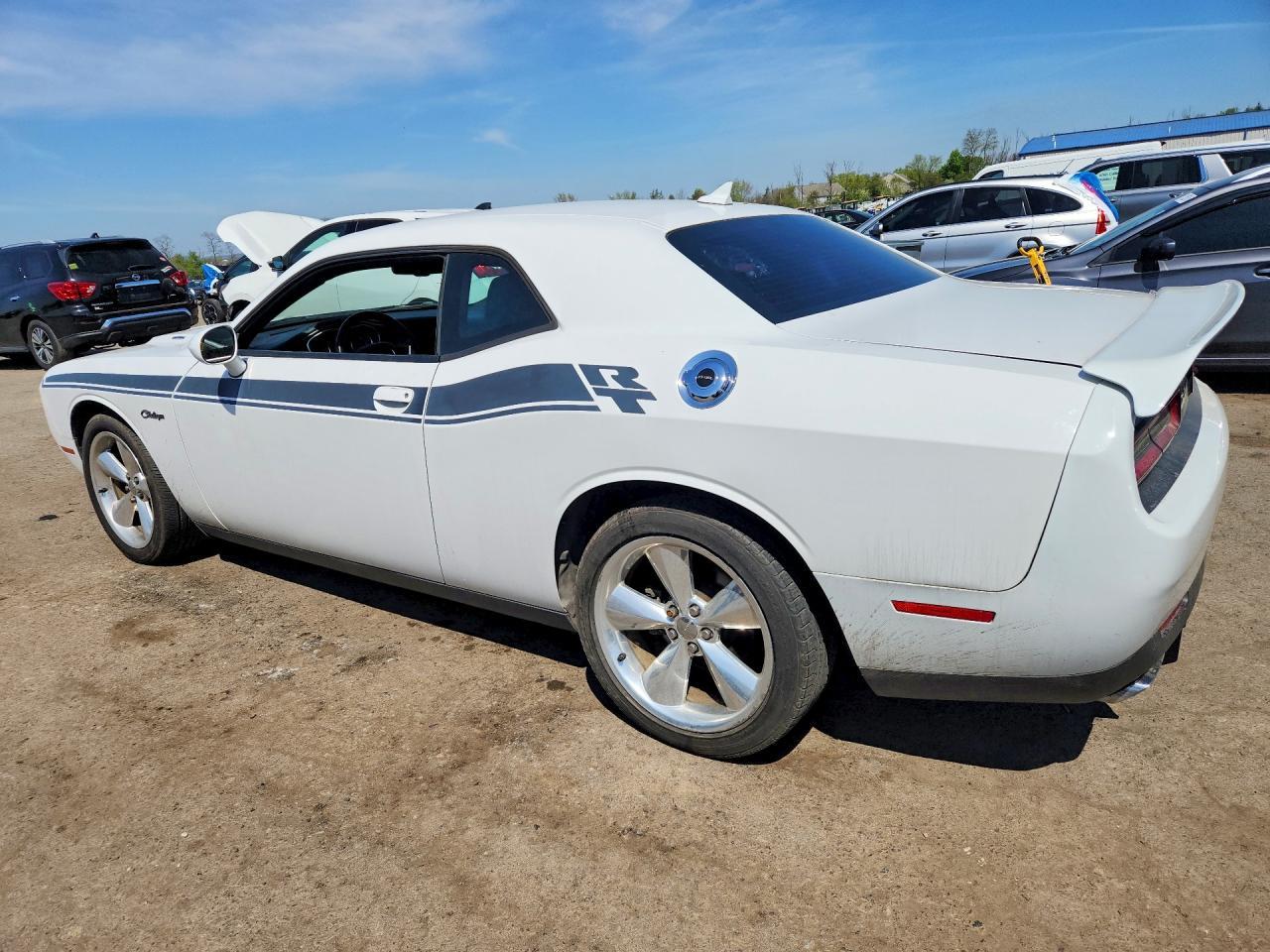 2016 Dodge Challenger R - Image 2