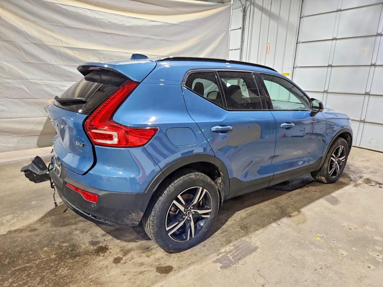 2024 Volvo Xc40 Core - Image 3