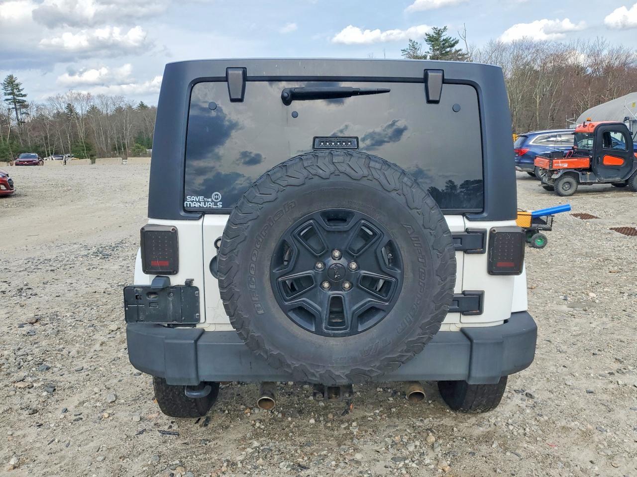 2012 Jeep Wrangler Unlimited Sahara - Фото 6