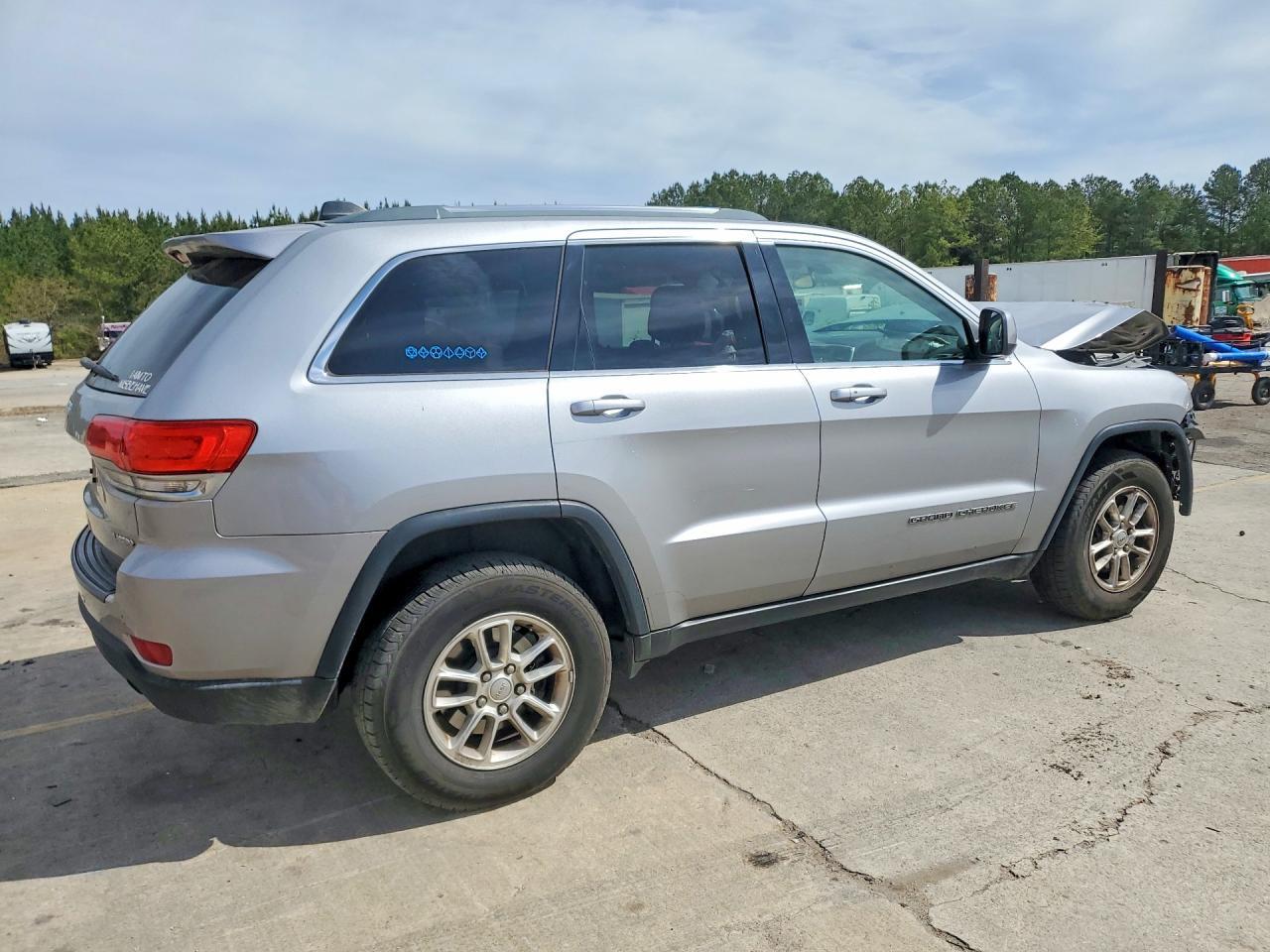 2018 Jeep Grand Cherokee Laredo - Image 3
