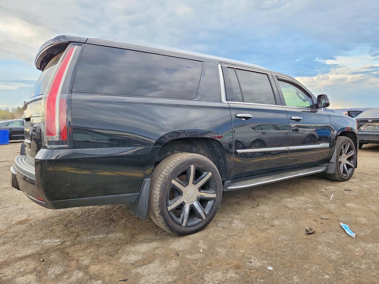 2019 Cadillac Escalade Esv Premium Luxury 4Wd - Image 3