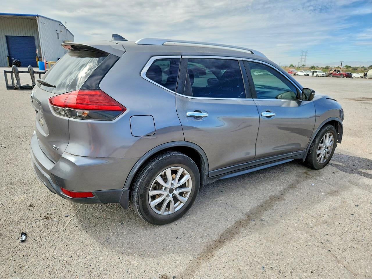 2017 Nissan Rogue Sv - Image 3