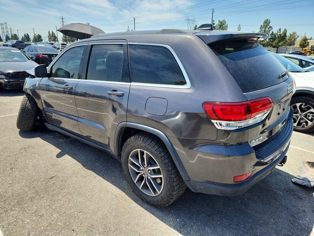 2020 Jeep Grand Cherokee Laredo - Фото 2