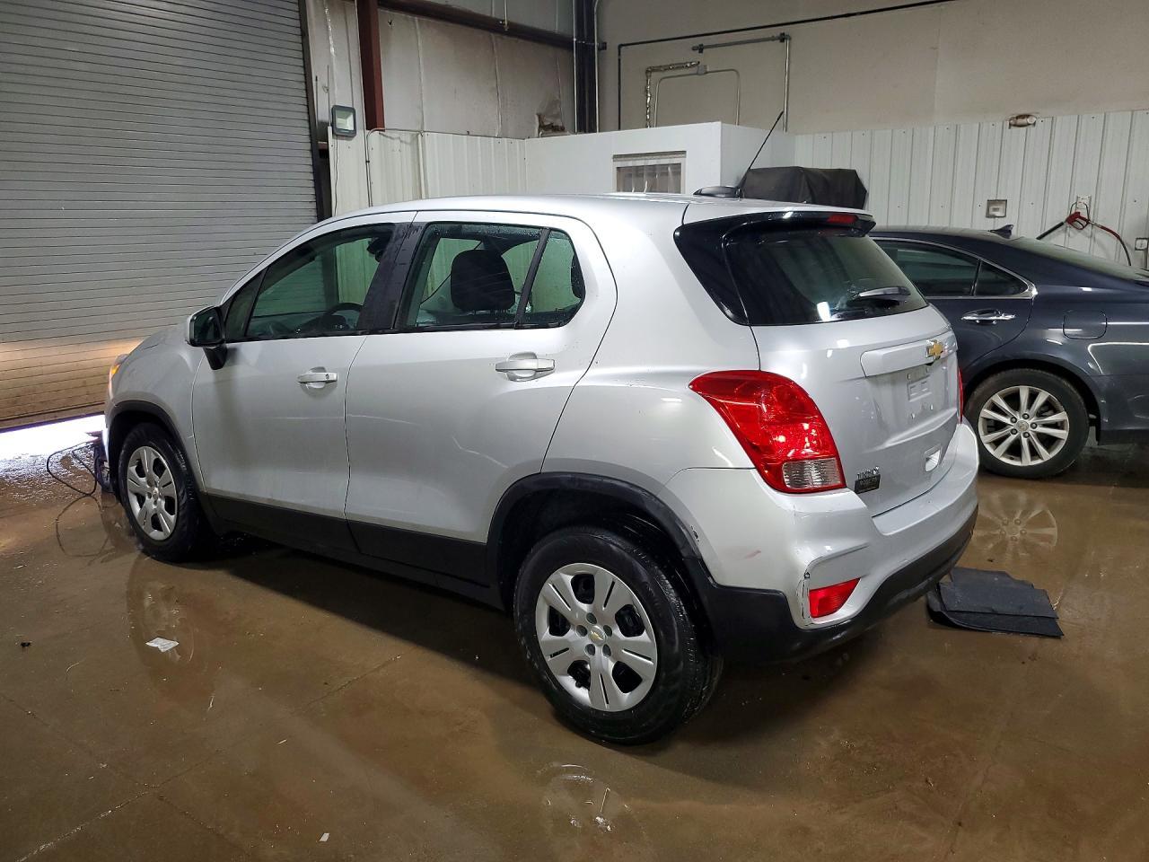 2018 Chevrolet Trax Ls - Image 2