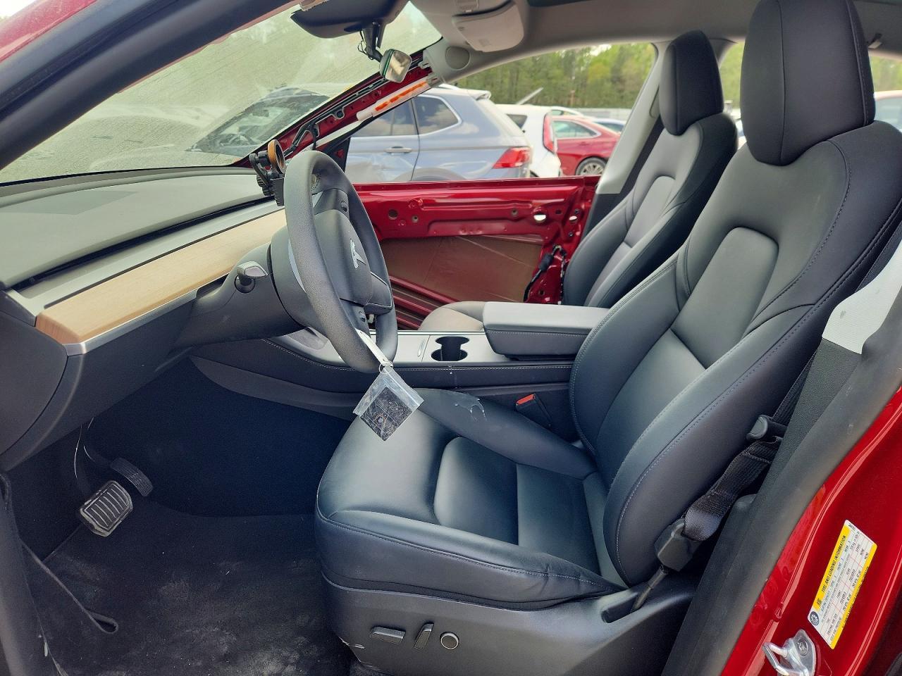 2025 Tesla Model Y - Image 7