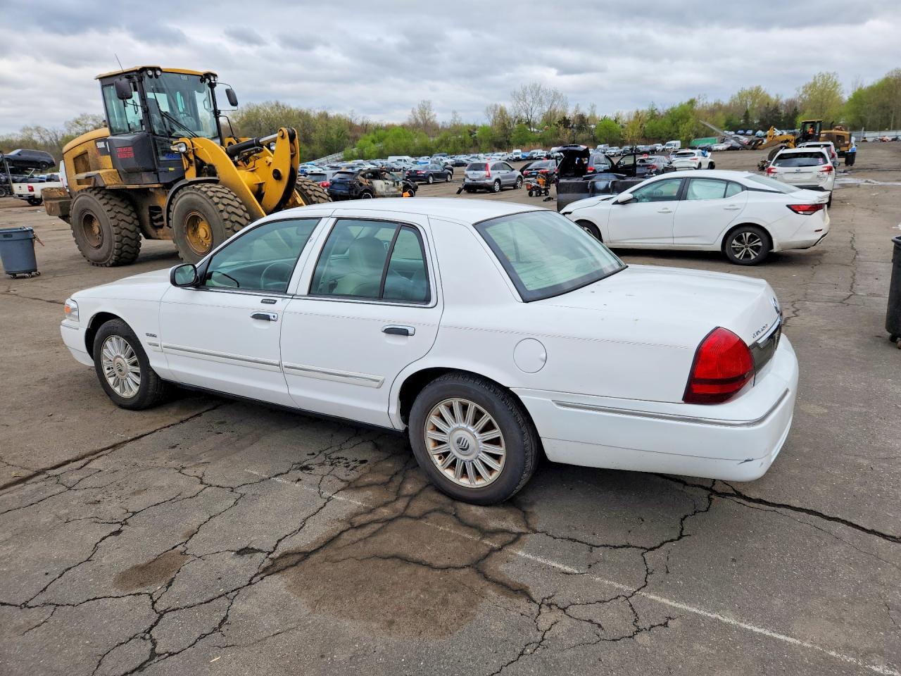 2009 Mercury Grand Marquis Ls - Image 2