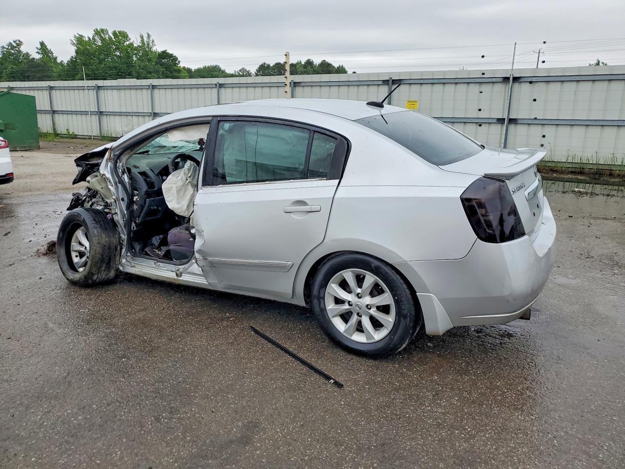 2010 Nissan Sentra 2.0 - Фото 2