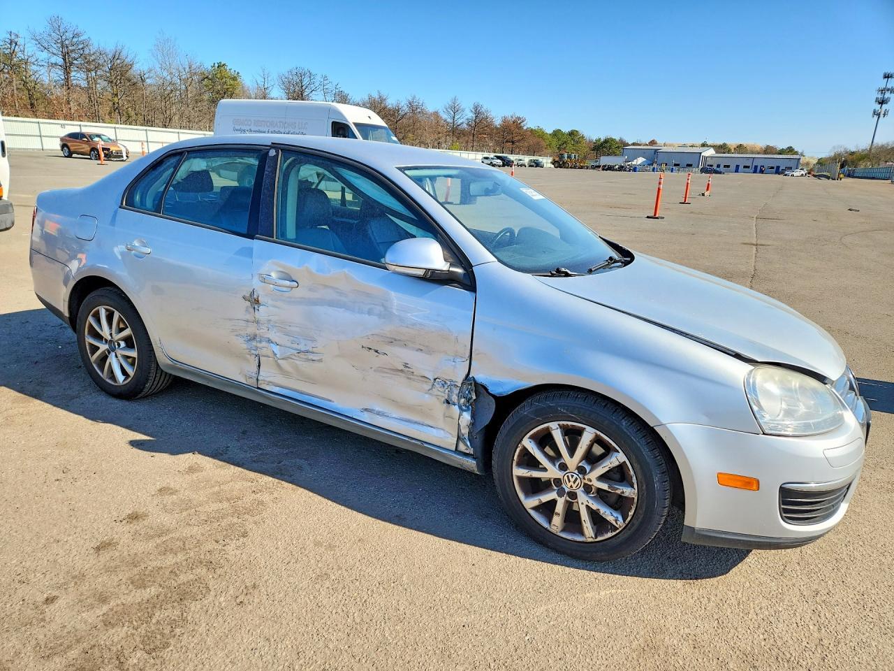 2010 Volkswagen Jetta Limited - Image 4