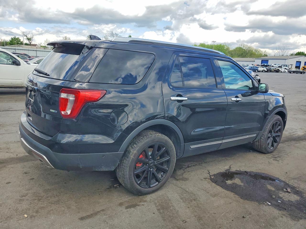 2017 Ford Explorer Limited - Image 3