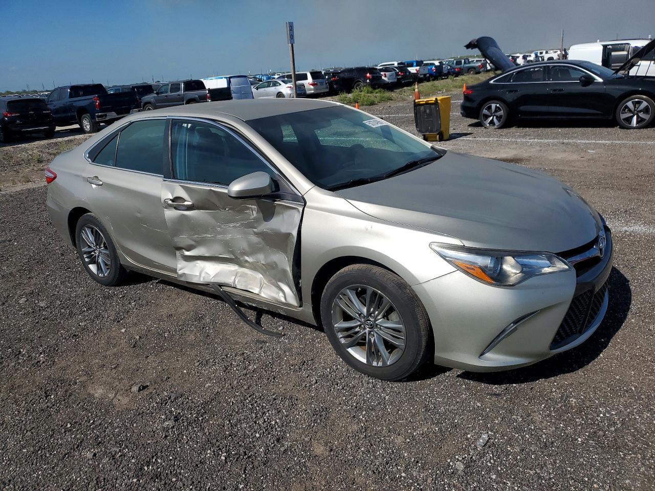 2017 Toyota Camry Se - Фото 4