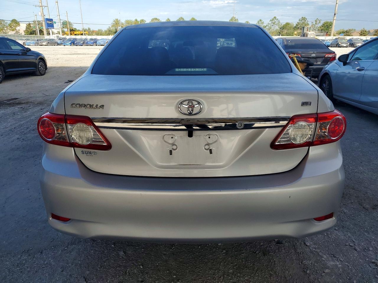 2011 Toyota Corolla Le - Фото 6