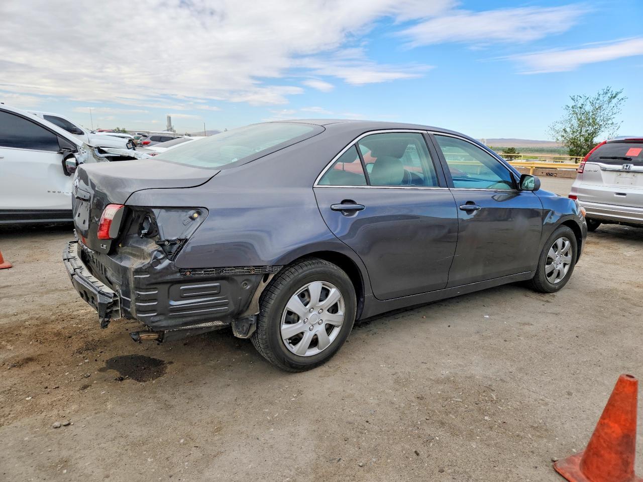 2009 Toyota Camry Le - Image 3