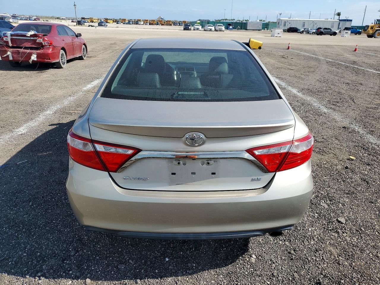 2017 Toyota Camry Se - Фото 6