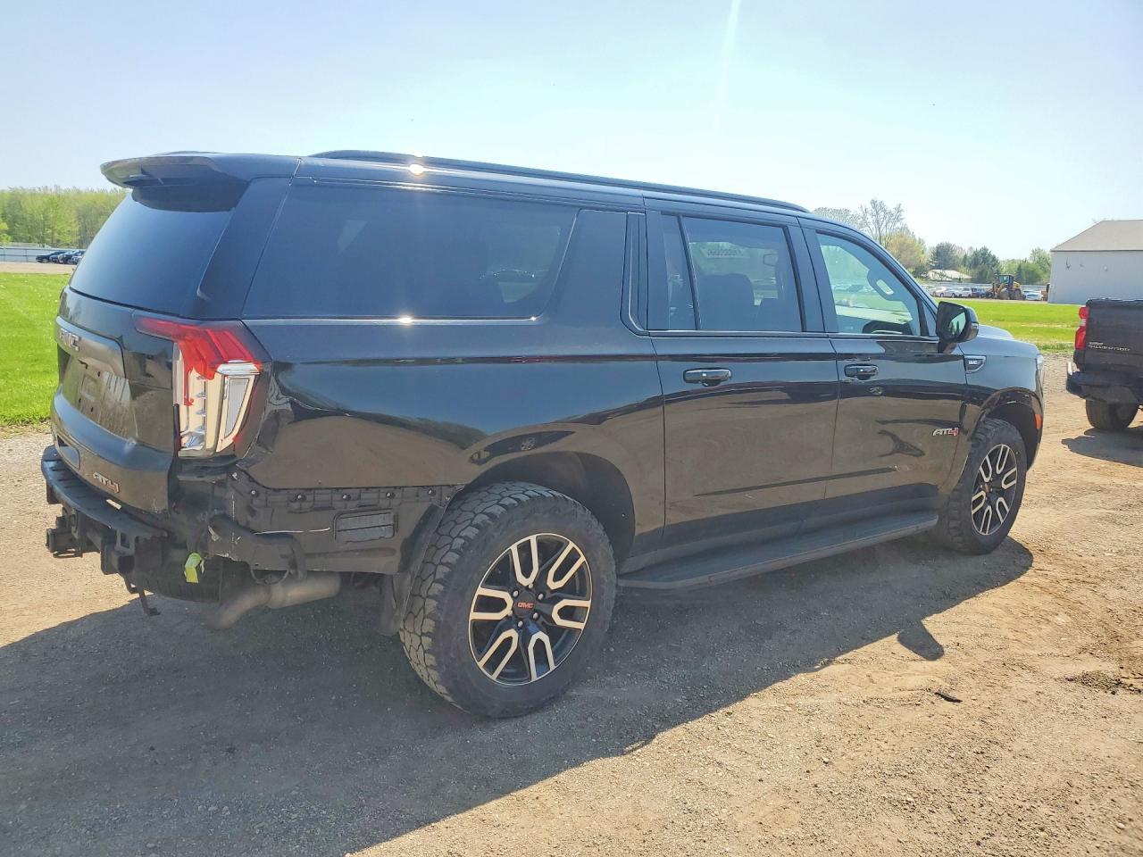 2022 GMC Yukon Xl K1500 At4 - Фото 3