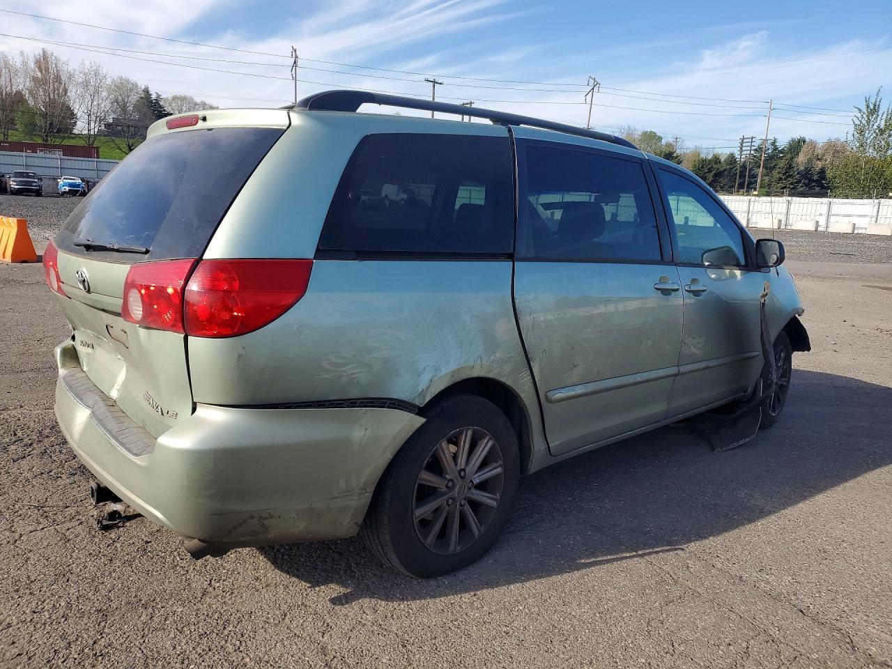 2008 Toyota Sienna Le 7-Passenger - Image 3