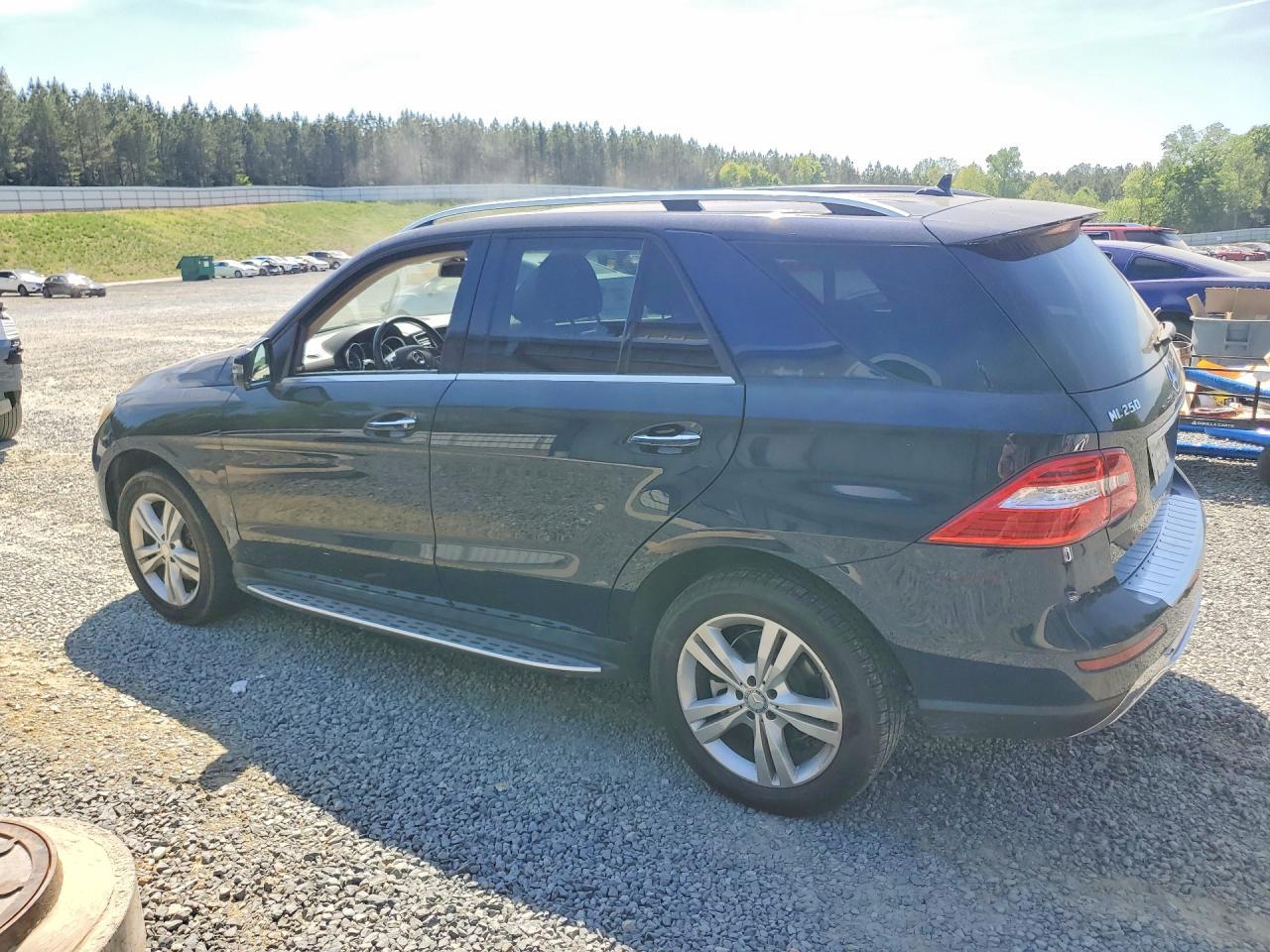 2015 Mercedes-Benz Ml 250 Bluetec - Image 2