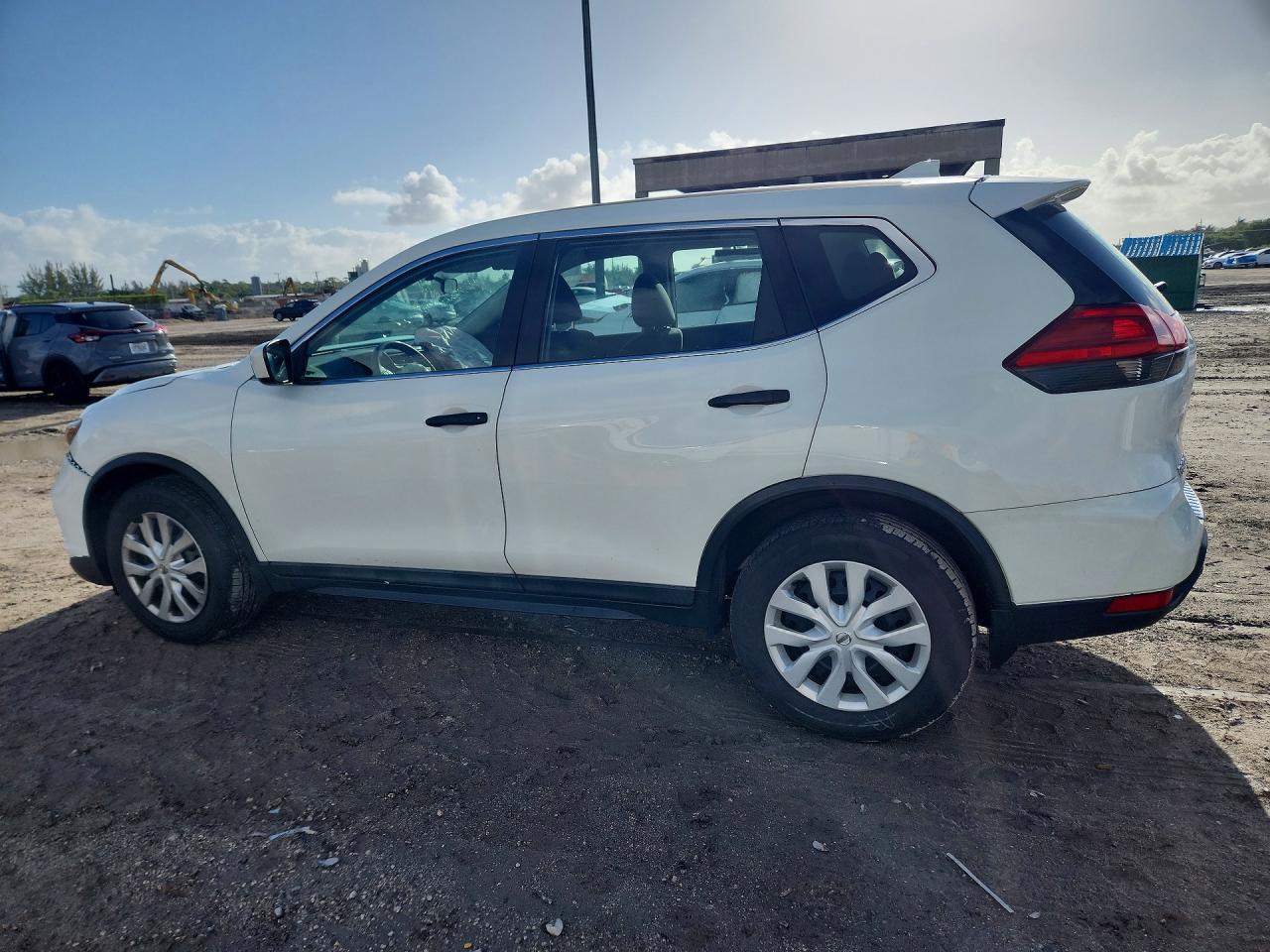 2017 Nissan Rogue S - Фото 2