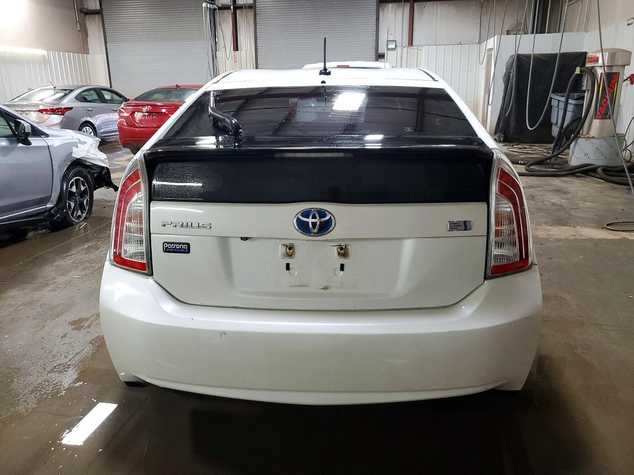 2015 Toyota Prius Persona Series - Image 6