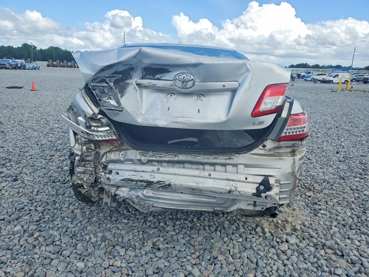 2011 Toyota Camry Le - Фото 6