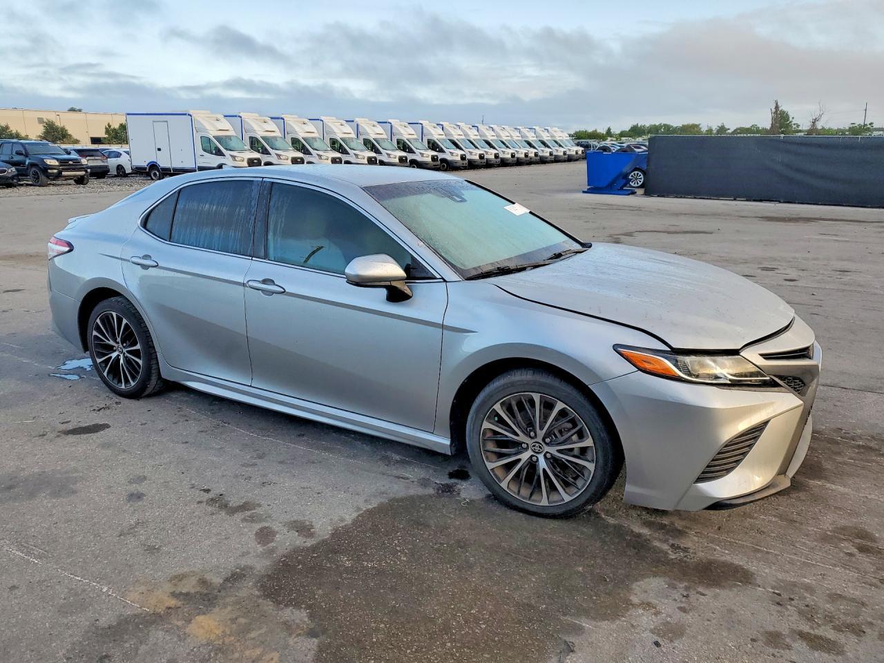 2020 Toyota Camry Se - Фото 4
