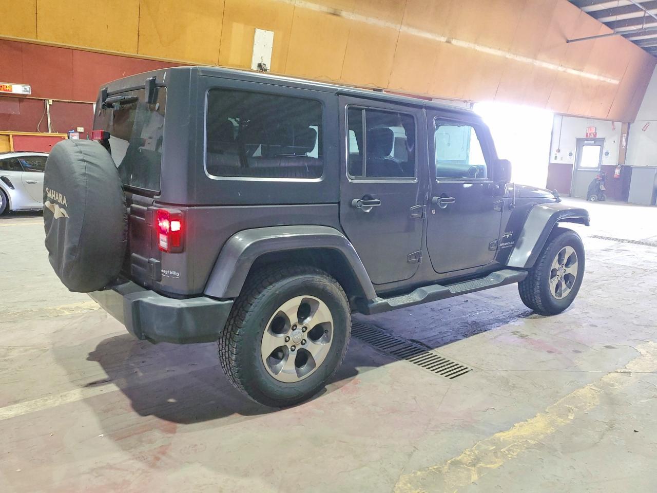 2017 Jeep Wrangler Unlimited Sahara - Фото 3