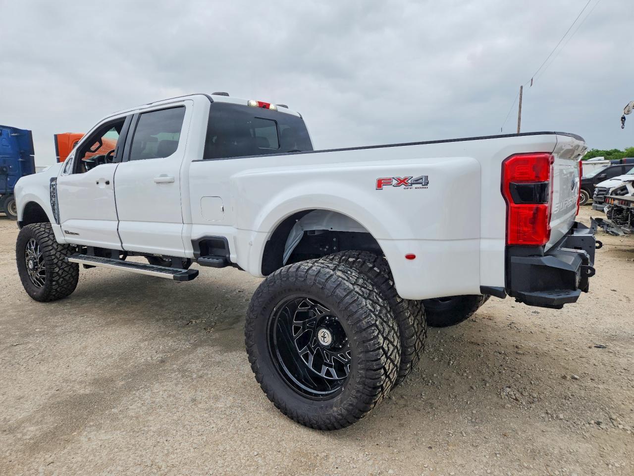 2024 Ford F350 Super Duty - Фото 2