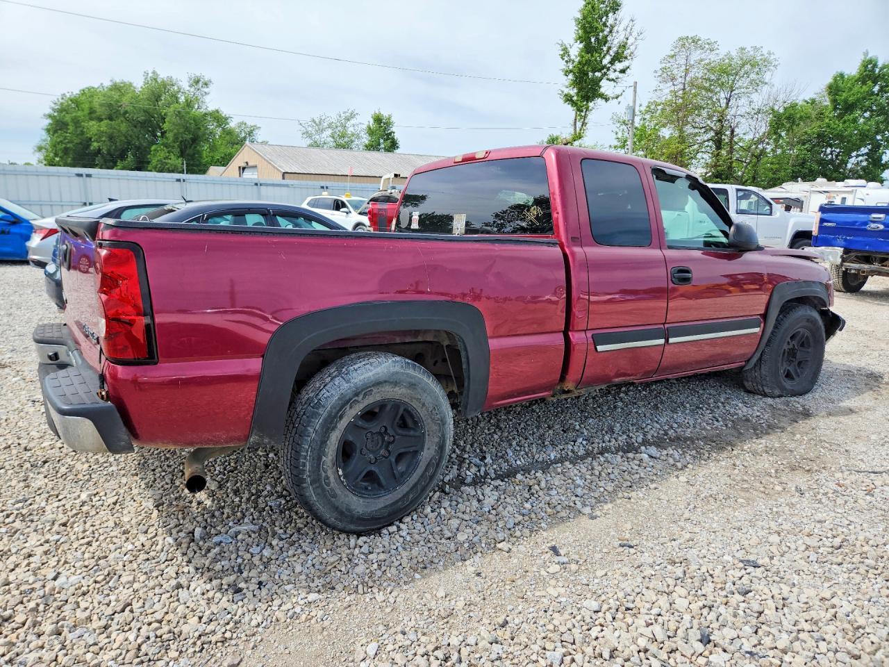 2004 Chevrolet Silverado C1500 - Image 3