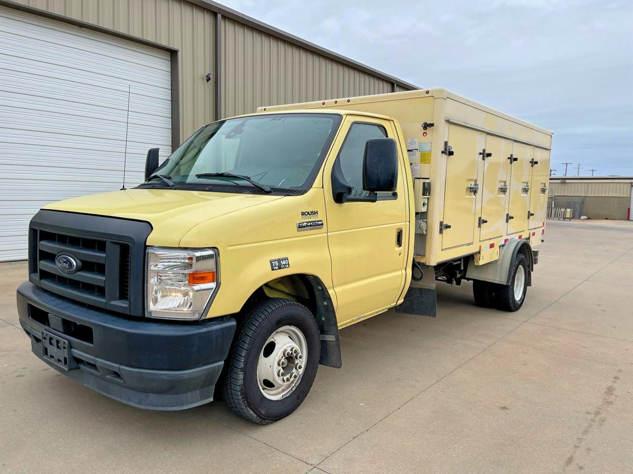 2021 Ford Econoline E450 Super Duty Cutaway Van - Фото 2