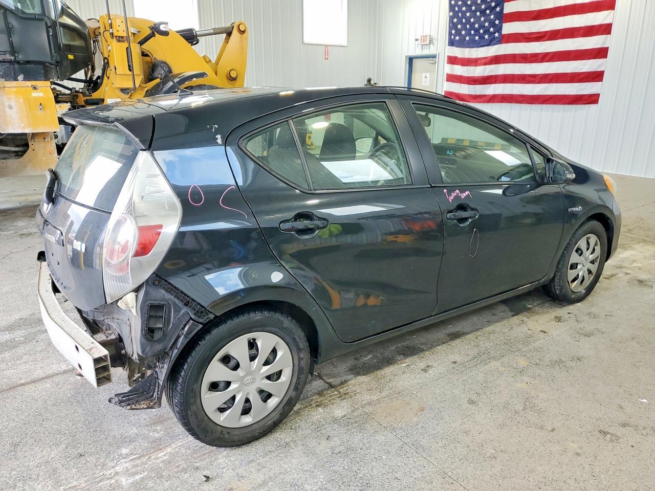 2014 Toyota Prius C Two - Фото 3