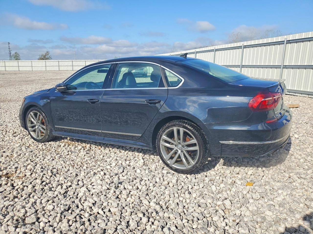 2017 Volkswagen Passat R-Line - Image 2