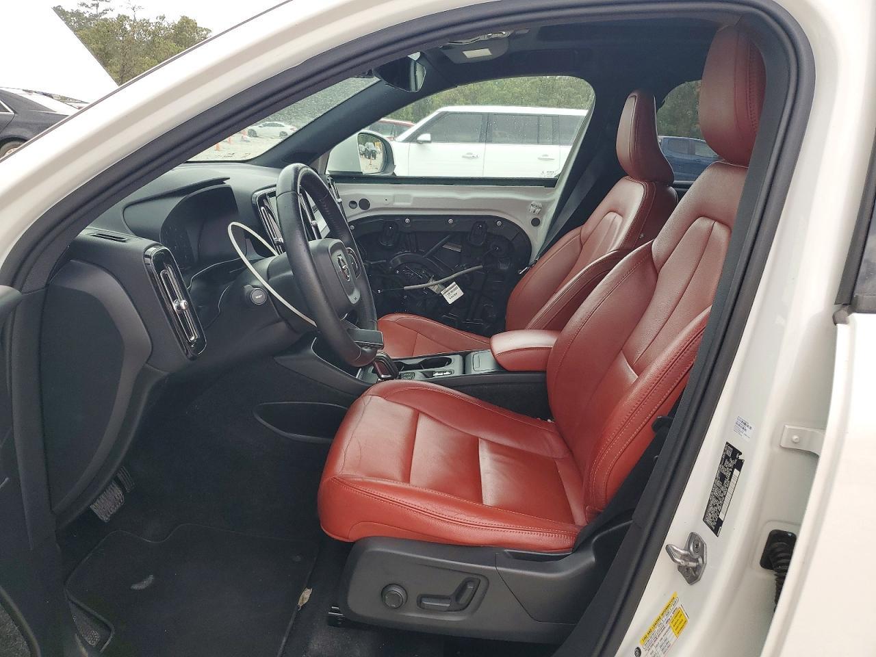 2019 Volvo Xc40 T5 Momentum - Image 7