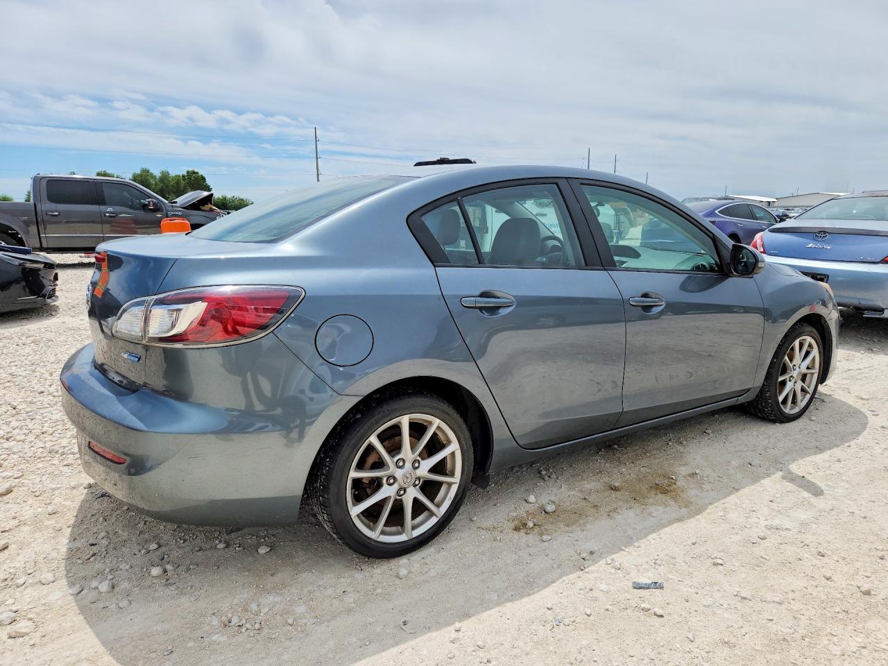 2012 Mazda 3 I - Image 3