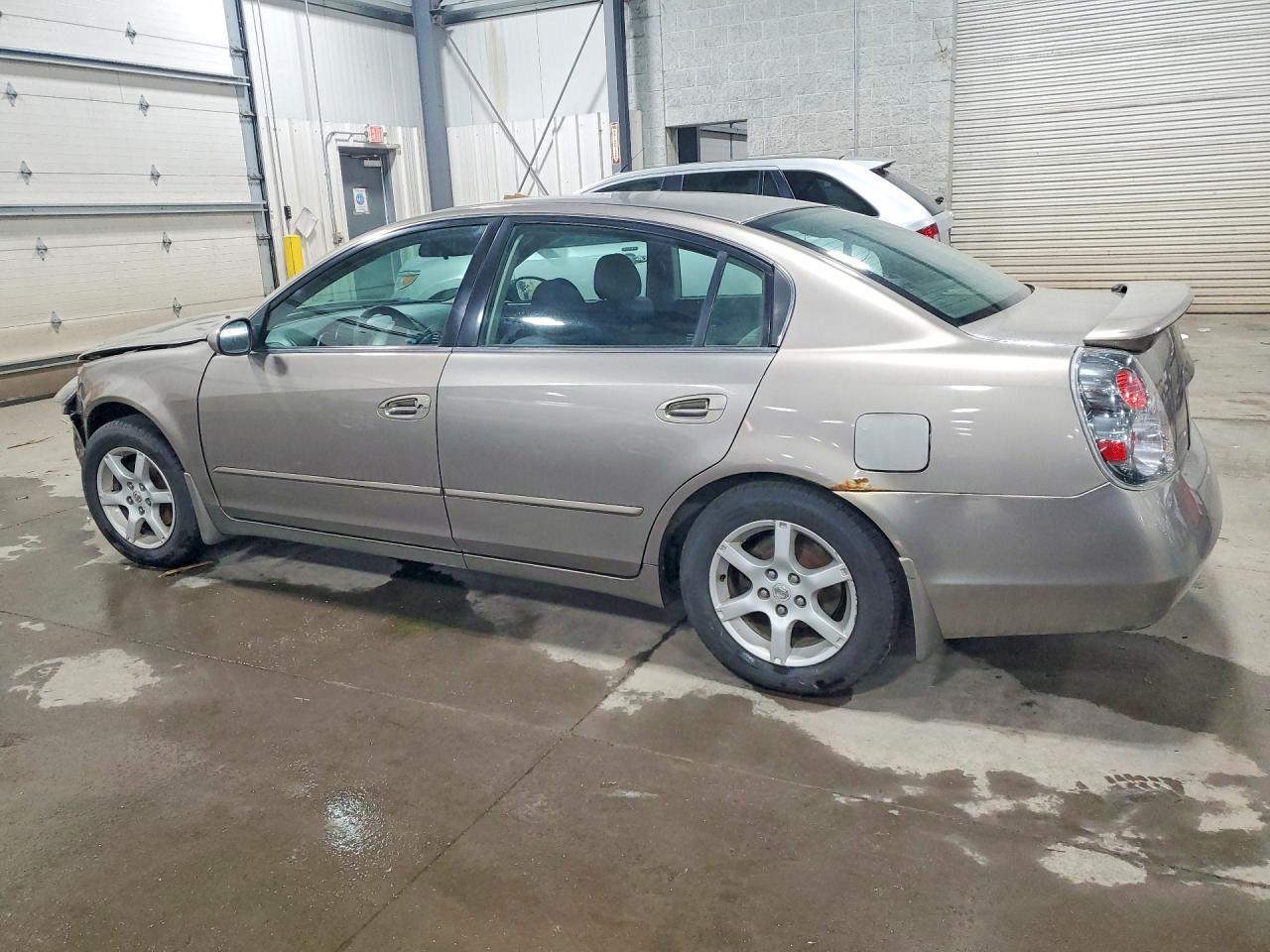 2005 Nissan Altima 2.5 - Фото 2