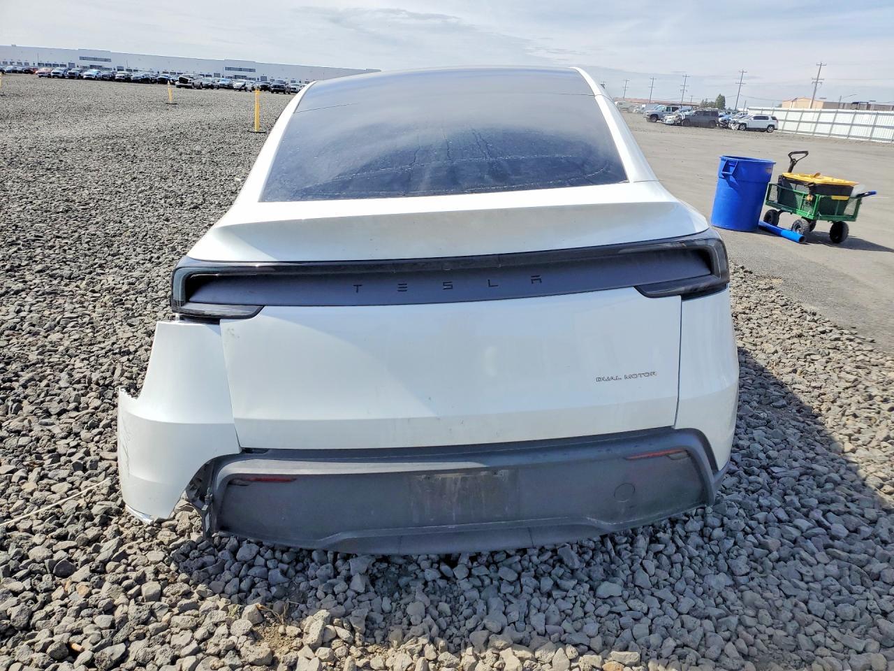 2026 Tesla Model Y - Фото 6