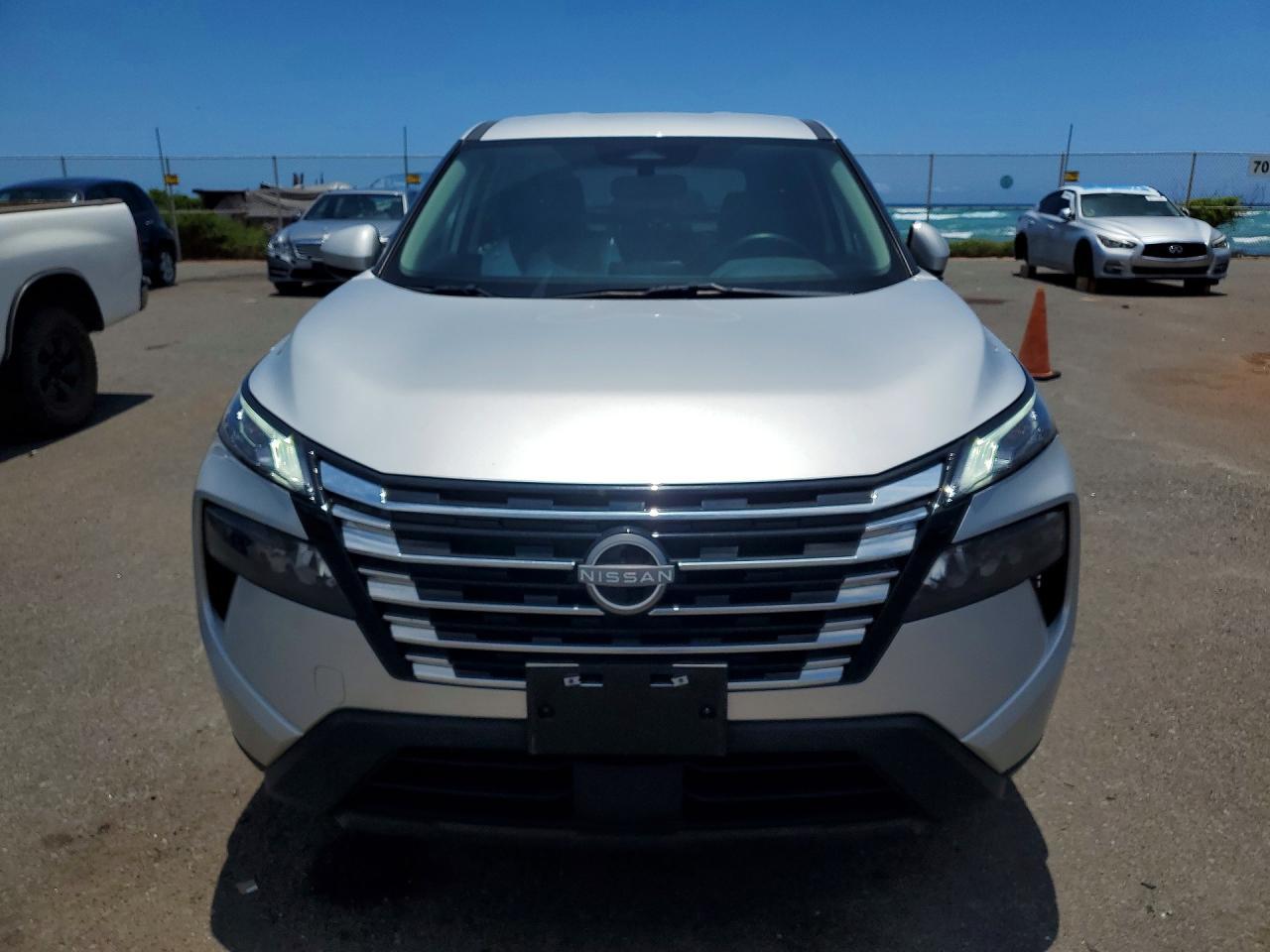 2025 Nissan Rogue Sv - Image 5