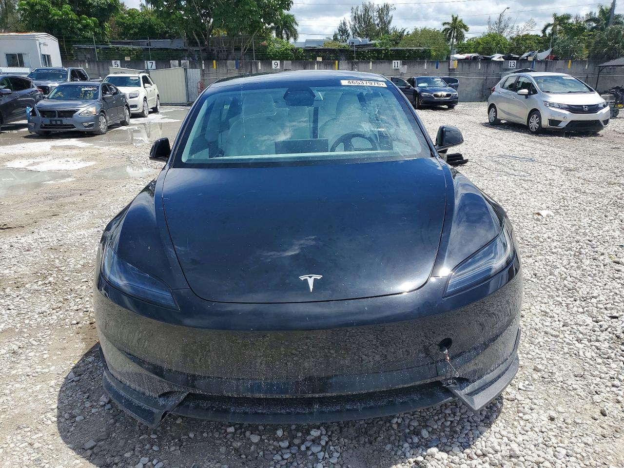 2025 Tesla Model 3 - Image 5