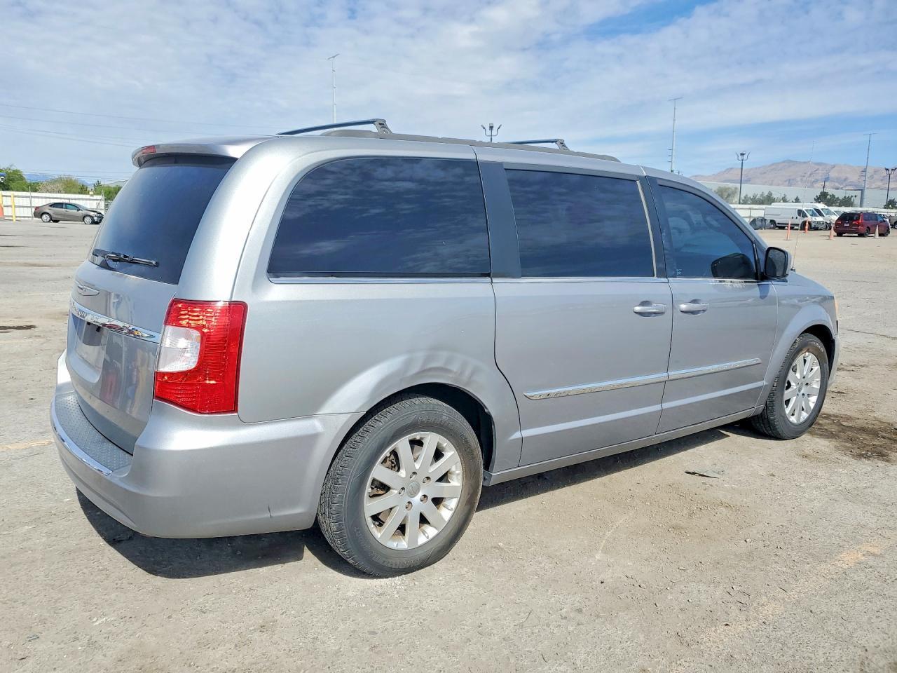 2014 Chrysler Town & Country Touring - Фото 3