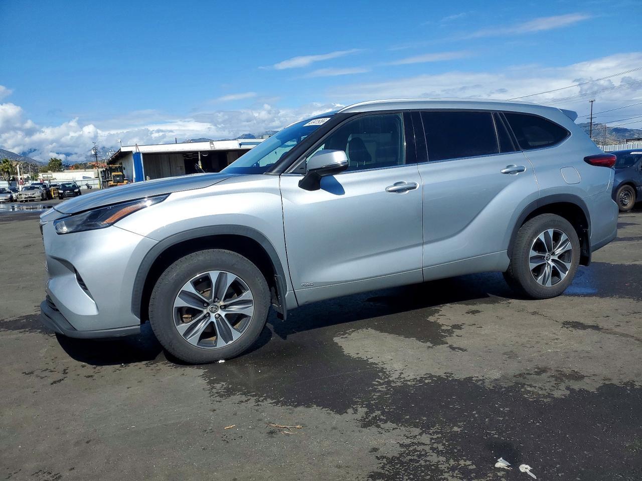 2022 Toyota Highlander Hybrid Xle