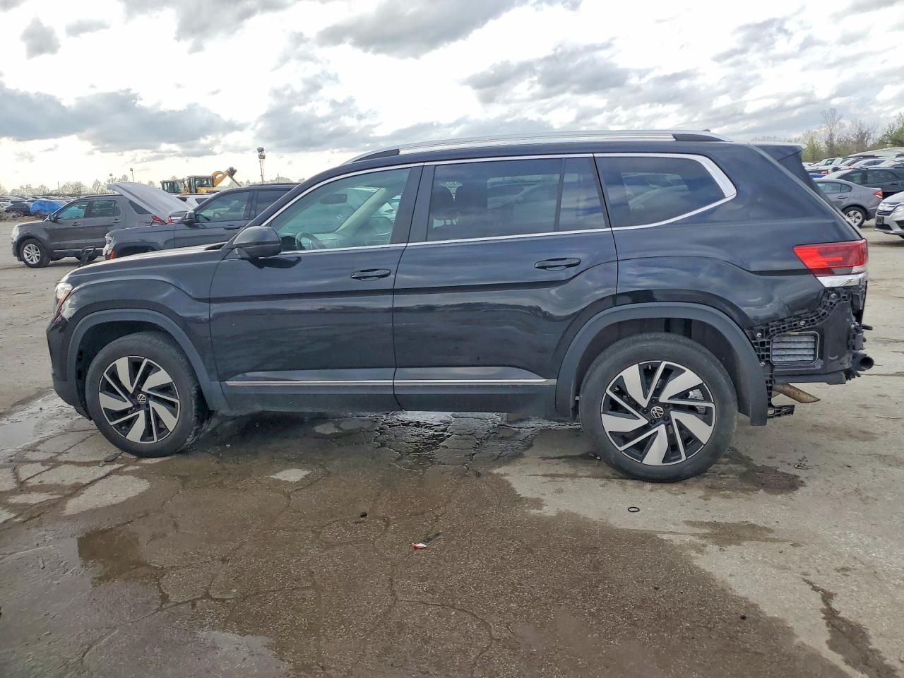 2024 Volkswagen Atlas Sel - Image 2