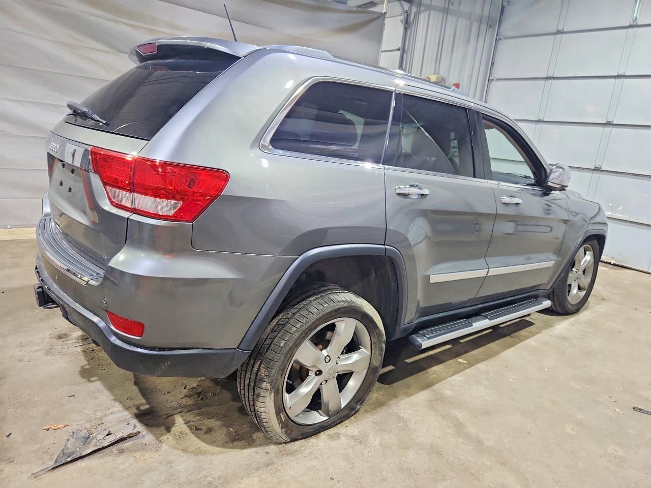 2013 Jeep Grand Cherokee Overland - Image 3